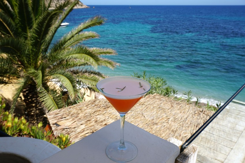 Unde cocktailurile se inmultesc, vorbele se…“englezesc” (sau se impleticesc) 
