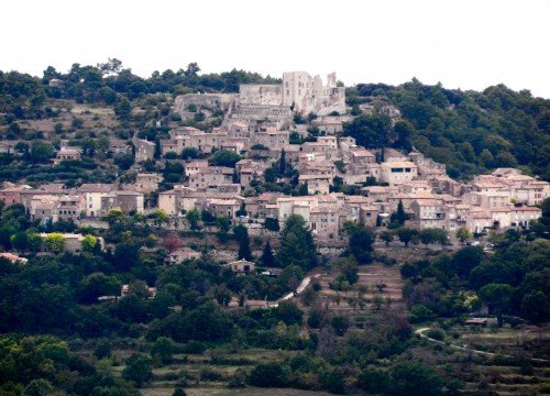 Lacoste - libertinaj absolut in inima Provence-ului