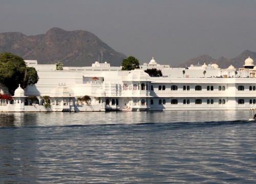 Royal Rajasthan on Wheels: 7 days, a train, a world: the incredible India 