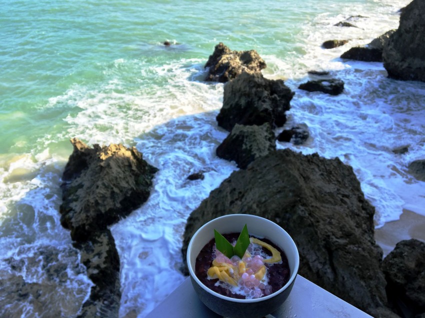 2 Balinese desserts that make you lick your fingers or green crêpes and black rice pudding