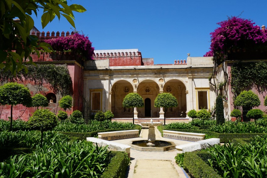 6 centuries of beauty in 2 palaces. @Seville