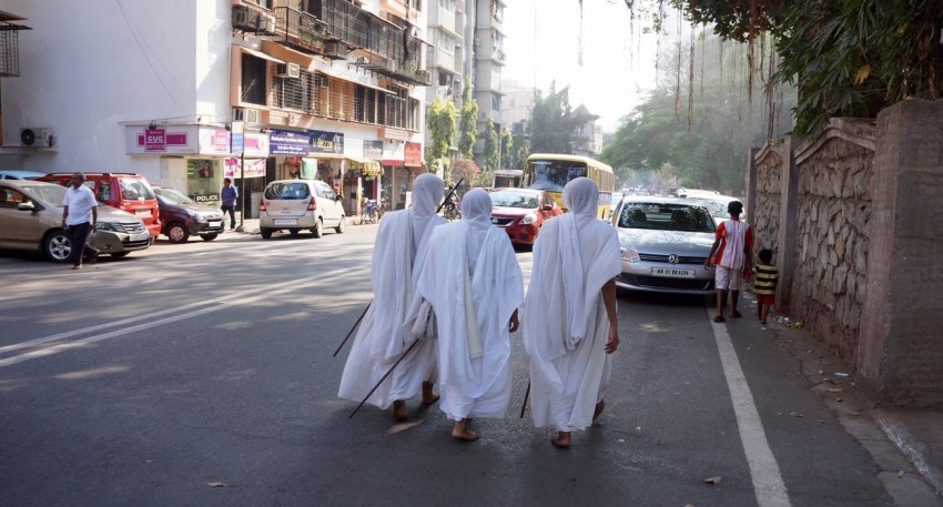 Jain women on the streets of Mumbai