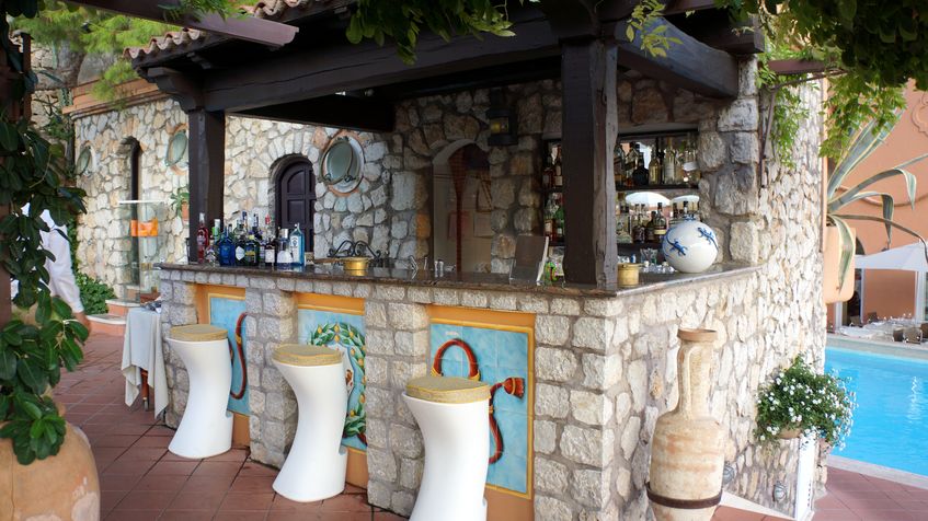 Pergola Bar