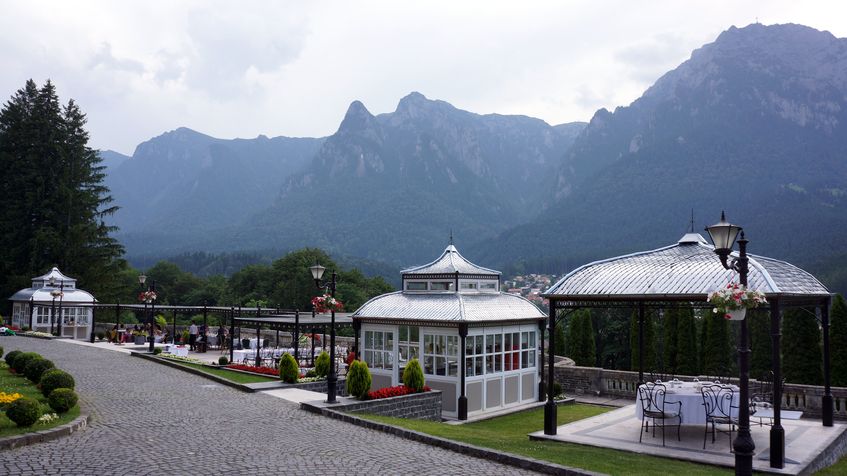 Terasa restaurantului Castelului Cantacuzino