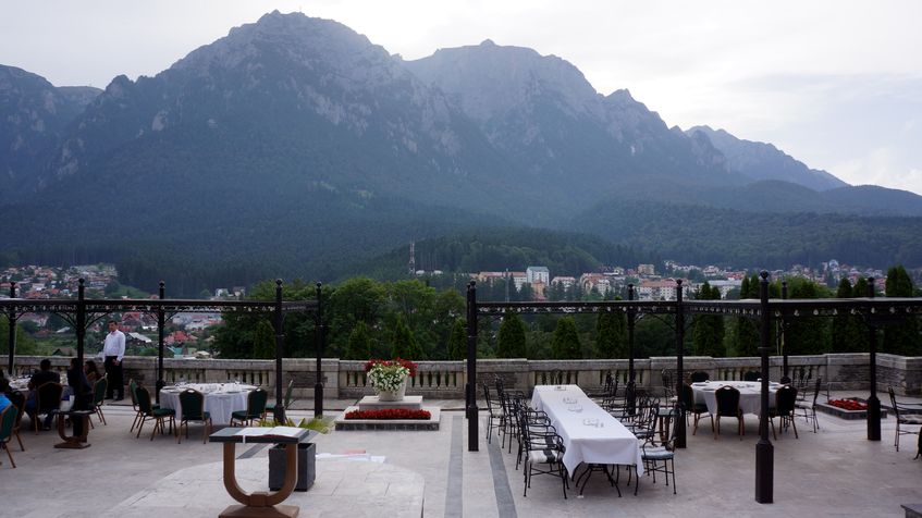 View asupra muntilor din Castel Cantacuzino