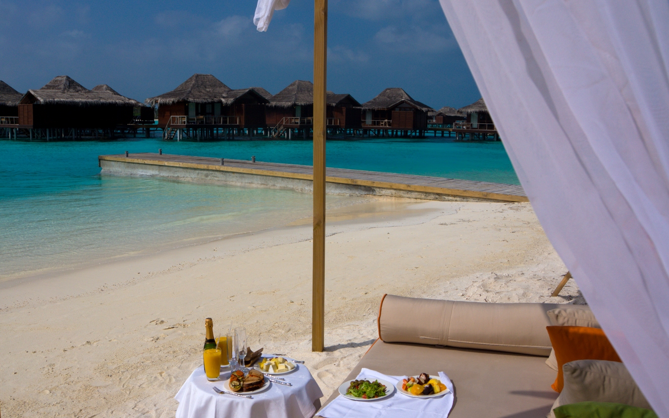 https://www.coloredideas.one/img/article_photo/2015-%20Iunie-Decembrie/Cele%20mai%20frumoase%205%20picnicuri%20din%20lumea/1015-1024x576.jpg