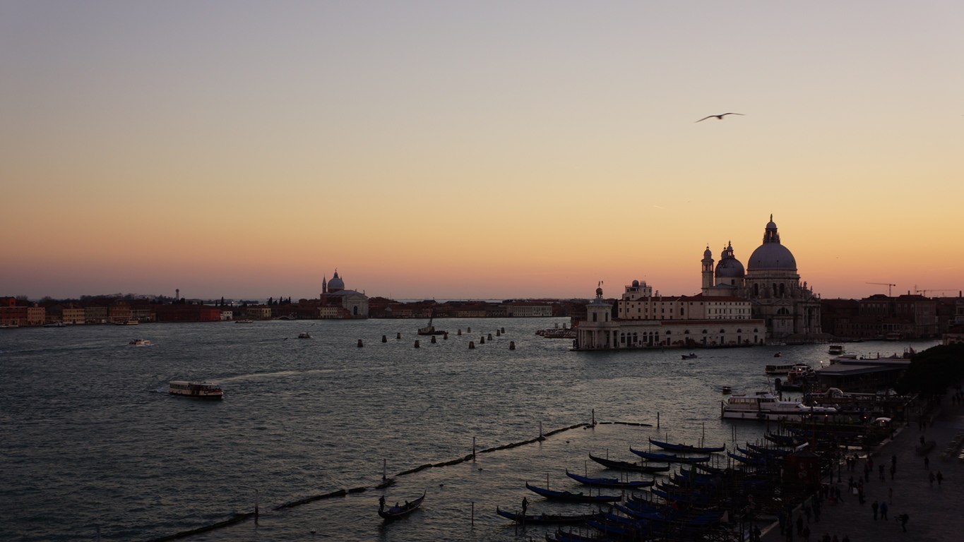 10 Best colored views&rooftops in the world