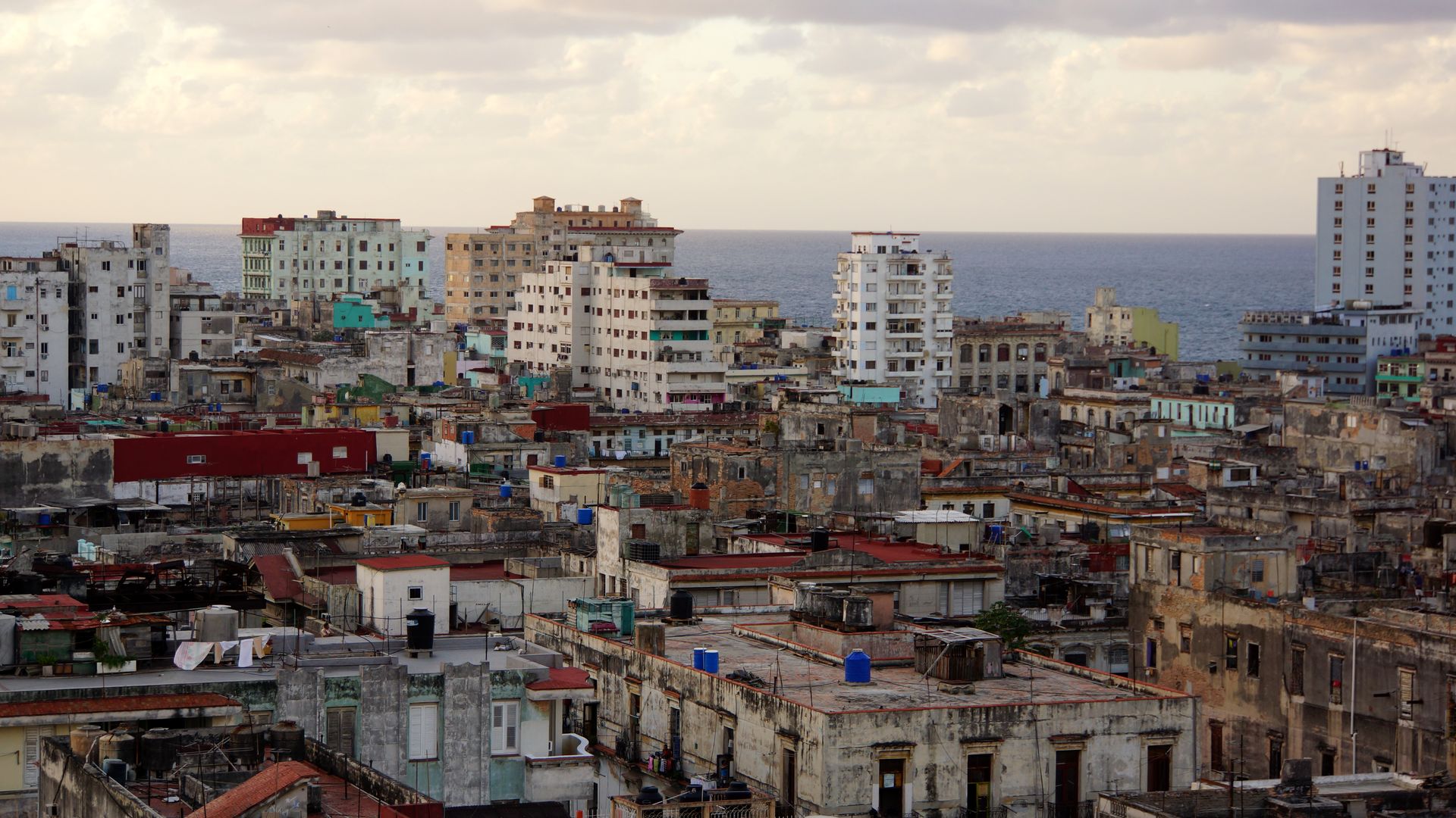 The most beautiful colored images of Havana from under the sky