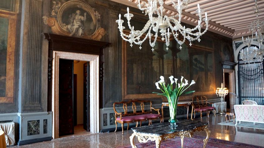 salonul Il Portego cu picturile lui Andrea Urbani, Hotel Ca&acute;Sagredo,Venetia