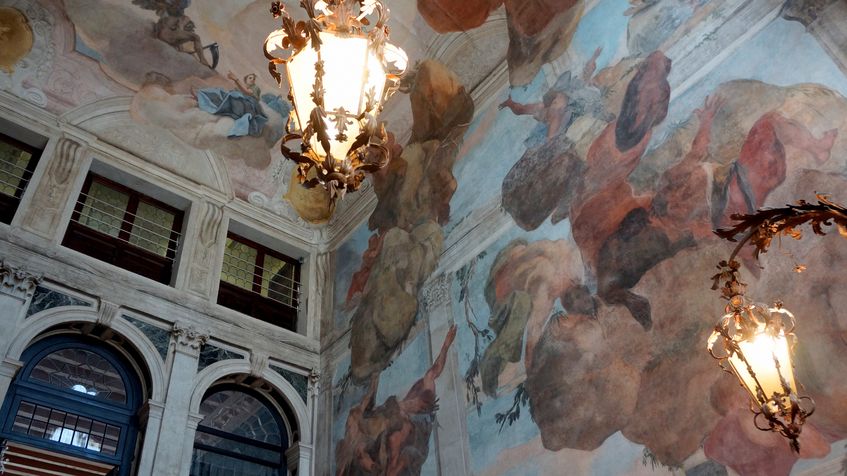 Frescele lui Pietro Longhi,Hotel Ca&acute;Sagredo,  Venetia