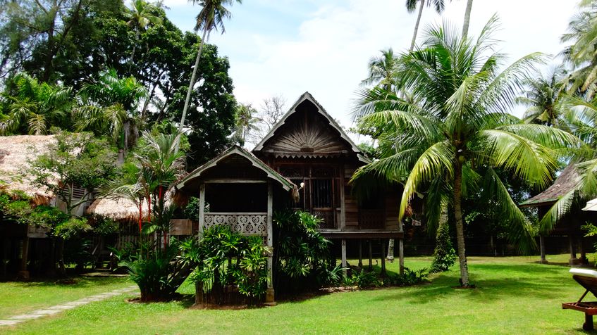Casuta sculptata din lemn, Bon Ton Resort