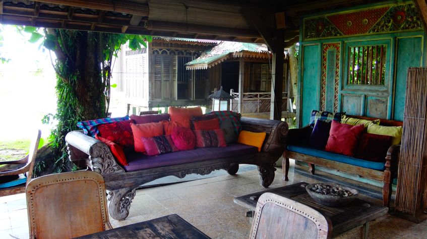 Canapea din lemn sculptat, Bon Ton, Langkawi