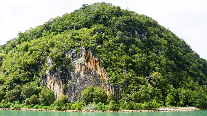Stanci spectaculoase, acoperite de vegetatie, Langkawi