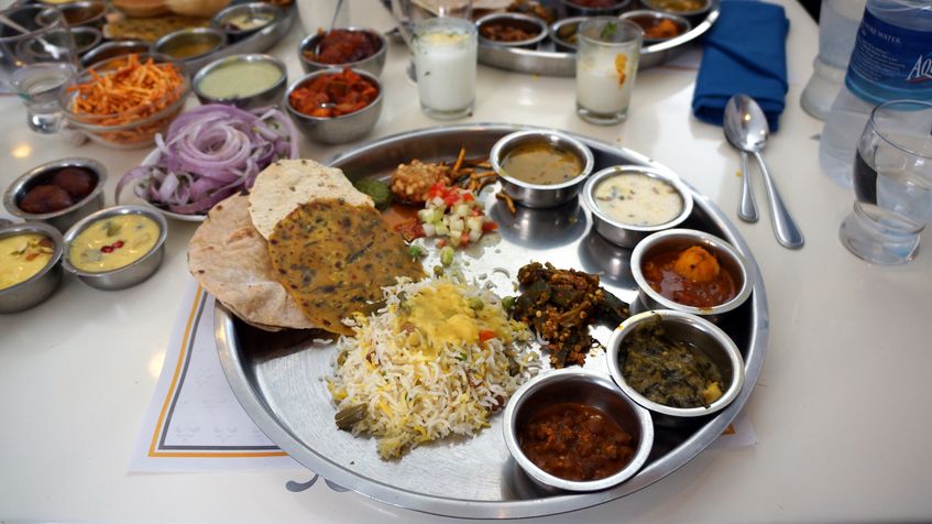 Gujarati Thali la restaurant Samrat, Mumbai