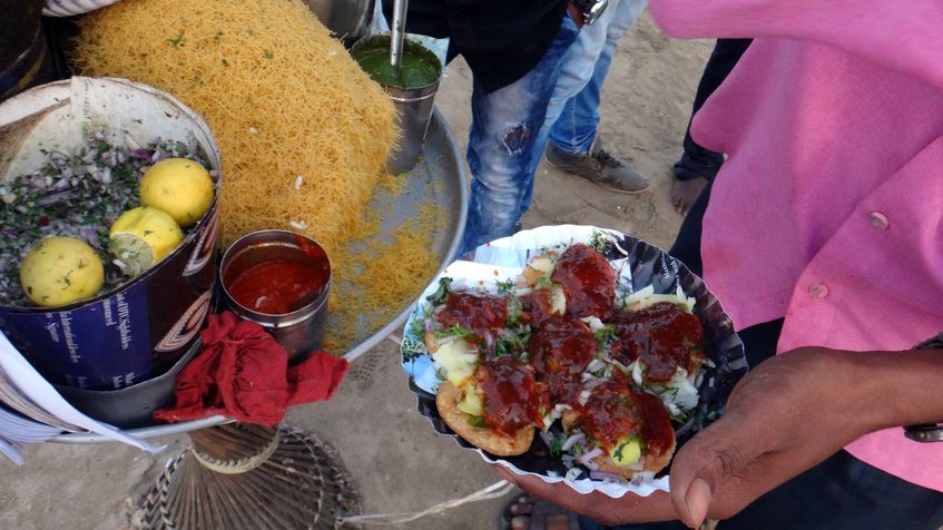 Preparand bhel puri in Mumbai