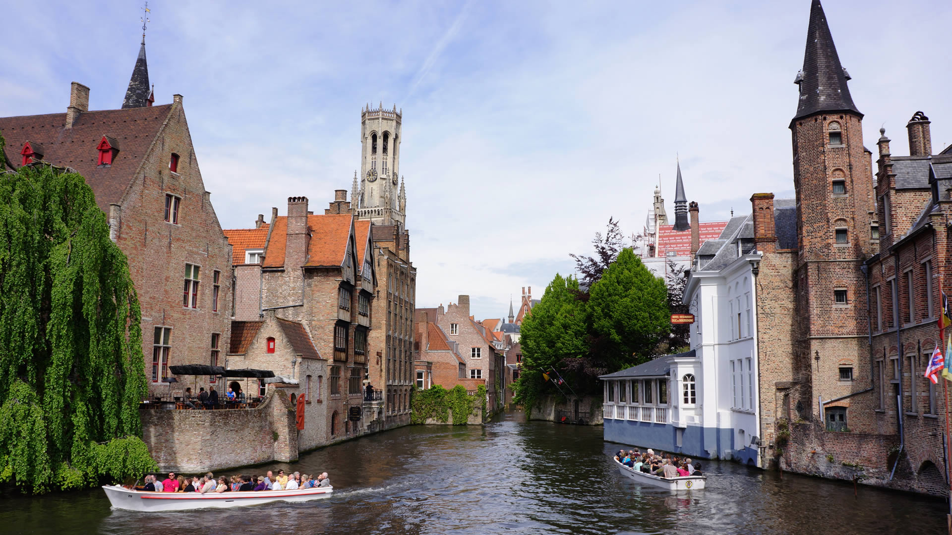 Travel guide Bruges - Bridges, chocolate and lace