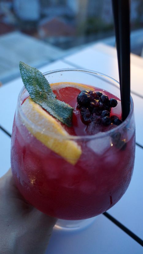Red Berries Blush, Rooftop terrace Hotel Mundial