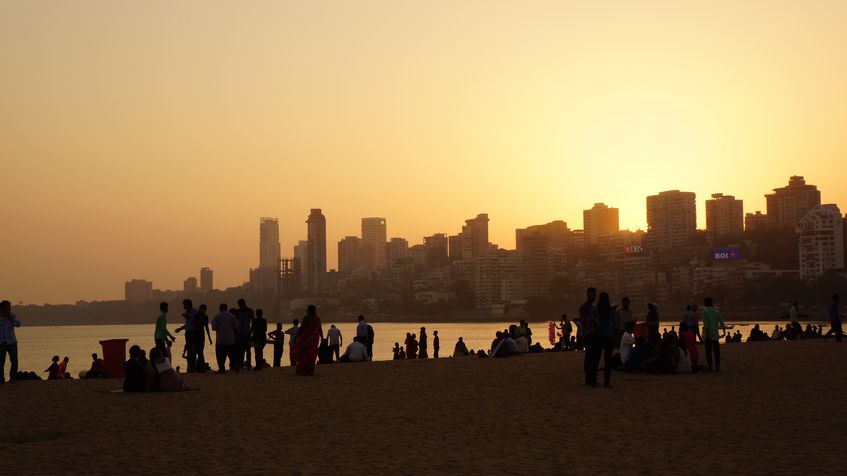 Apus pe plaja Chowpatty, Mumbai