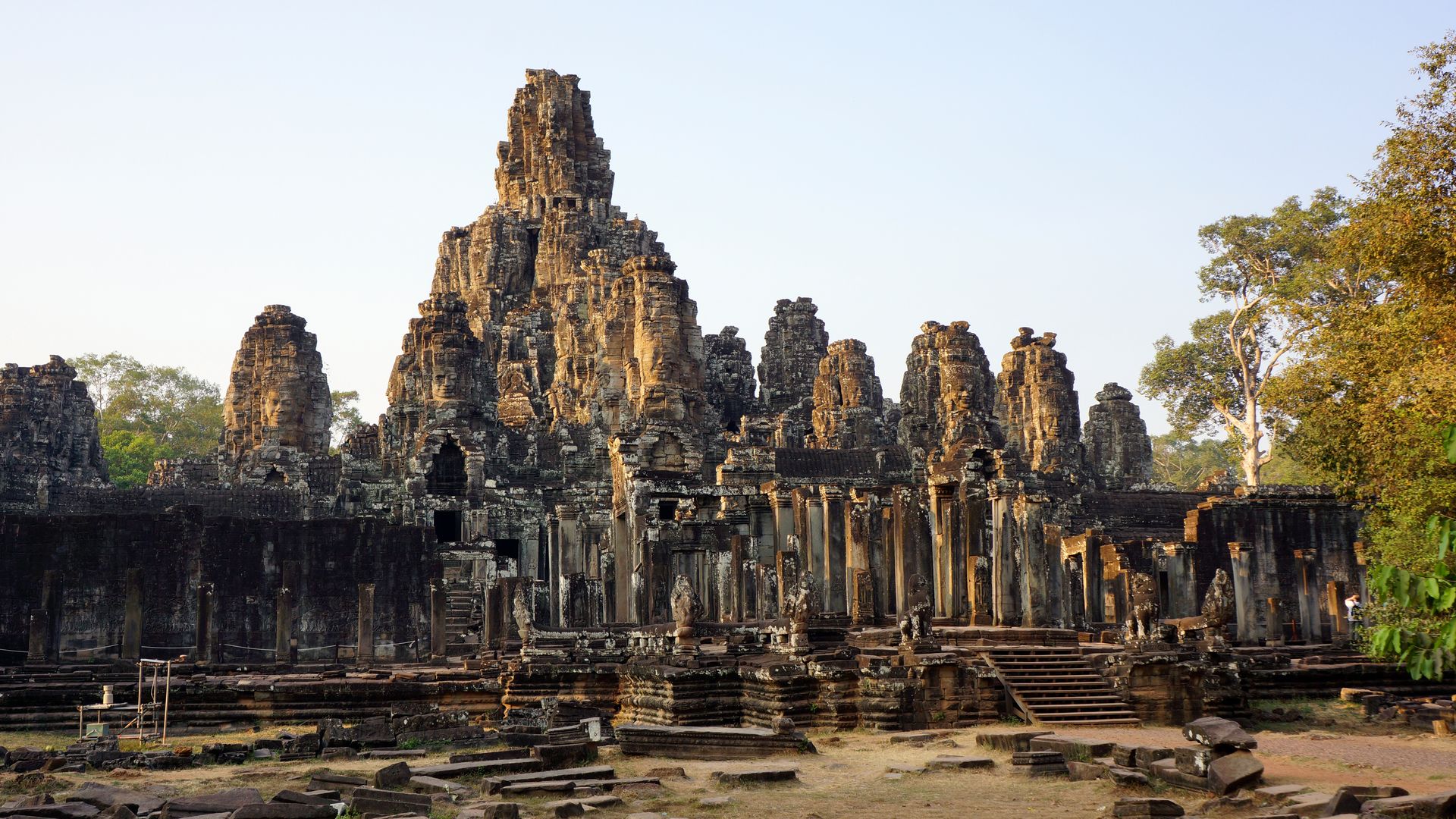 Top 8 of the most impressive temples